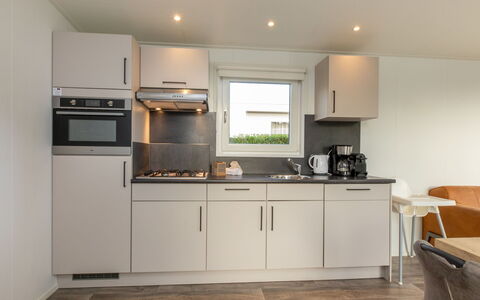 Hart Van Zeeland: Wastafel, Loodgieterswerkinrichting, Countertop, Loodgieter, Cabinetry, Keuken, Gootsteen, Kraan, Kamerplant, Aluminium
