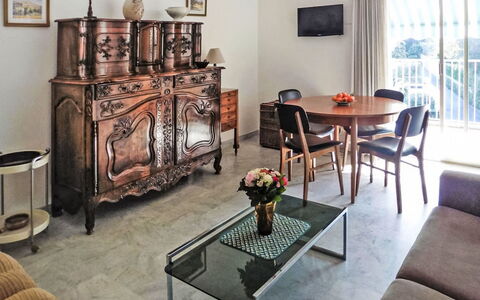 Les Jardins de L'Ermitage: Meubilair, Interieur Ontwerp, Flooring, Kamer, Verdieping, Tafel, Verlichting, Fotolijst, Huis, Stoel