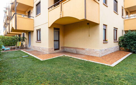 Dream House: Architectuur, Appartement, Balkon, Condominium, Schaduw, Leuning, Daylighting, Binnenplaats, Hek, Hacienda