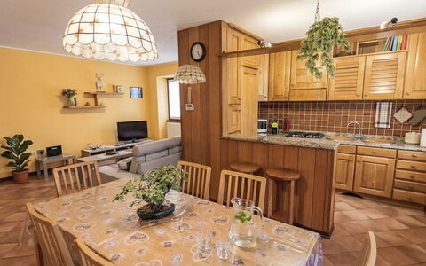 House Bigio: Meubilair, Interieur Ontwerp, Keuken, Flooring, Hout, Plafond, Kamer, Verdieping, Cabinetry, Countertop