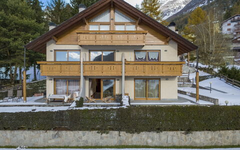 Baita Bucaneve: Huis, Architectuur, Verblijf, Siding, Appartement, Freezing, Landgoed, Winter, Balkon, Sneeuw