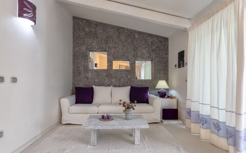 Nanni: Meubilair, Interieur Ontwerp, Muur, Flooring, Bankstel, Verdieping, Kamer, Plafond, Woonkamer, Appartement