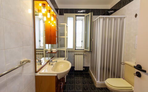 Villa Ninfa: Loodgieterswerkinrichting, Interieur Ontwerp, Flooring, Badkamer, Verdieping, Wastafel In De Badkamer, Wastafel, Kamer, Kraan, Loodgieter