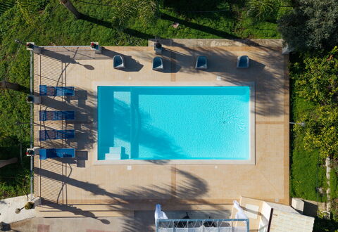 Villa Ninfa: Zwembad, Blauw, Water, Toevlucht, Buitenmeubels, Samengesteld Materiaal, Vrije Tijd, Eco Hotel, Thermae, Stoel