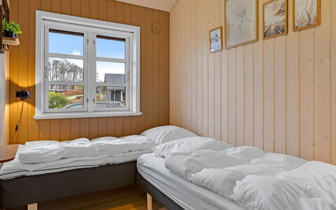 Marisol - 200M from the Sea: Hout, Slaapkamer, Verdieping, Flooring, Bed, Interieur Ontwerp, Bed Frame, Beits, Hardwood, Bedding