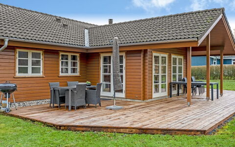 Marisol - 200M from the Sea: Verblijf, Backyard, Werf, Garden Gebouwen, Schuur, Siding, Buitenmeubels, Blokhut, Outdoor Structuur, Keet