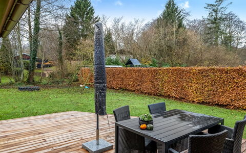 Marisol - 200M from the Sea: Verblijf, Backyard, Werf, Garden Gebouwen, Schuur, Siding, Buitenmeubels, Blokhut, Outdoor Structuur, Keet