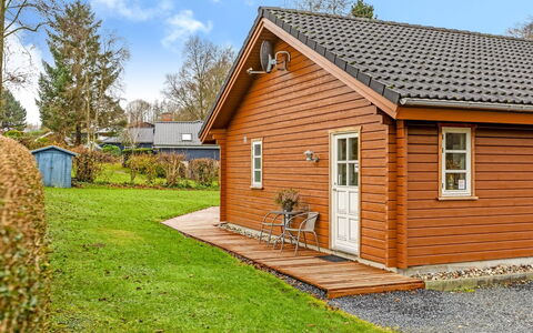 Marisol - 200M from the Sea: Verblijf, Backyard, Werf, Garden Gebouwen, Schuur, Siding, Buitenmeubels, Blokhut, Outdoor Structuur, Keet