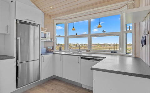 Anthea - 450M from the Sea: Hout, Keuken, Interieur Ontwerp, Flooring, Plafond, Countertop, Verdieping, Toestel Van De Keuken, Major Appliance, Cabinetry
