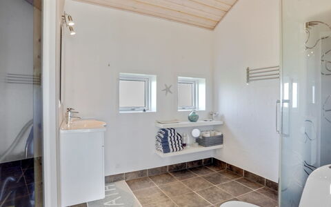 Anthea - 450M from the Sea: Flooring, Verdieping, Interieur Ontwerp, Plafond, Loodgieterswerkinrichting, Kamer, Lichte Inrichting, Loodgieter, Huis, Badkamer