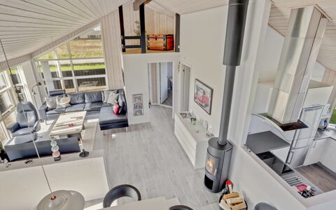 Anthea - 450M from the Sea: Huis, Verblijf, Hardwood, Woonkamer, Houten Vloer, Ontwerp, Zolder, Blokhut, Veranda