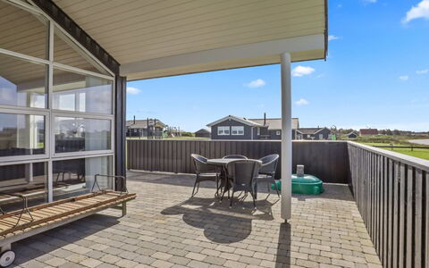 Anthea - 450M from the Sea: Architectuur, Huis, Samengesteld Materiaal, Deur, Schaduw, Veranda, Dek, Landgoed, Hardwood, Beits