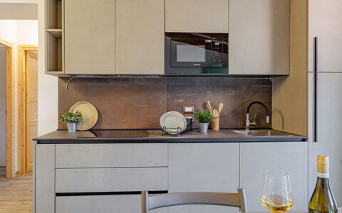 Villa Zena: Countertop, Keuken, Meubilair, Toestel Van De Keuken, Cabinetry, Interieur Ontwerp, Flooring, Hout, Huis, Huishoudapparatuur