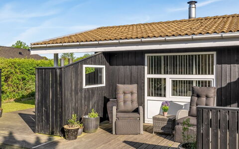 Yma - 250M from the Sea: Hout, Siding, Dak, Veranda, Huis, Verblijf, Huis, Architectuur, Deur, Hardwood