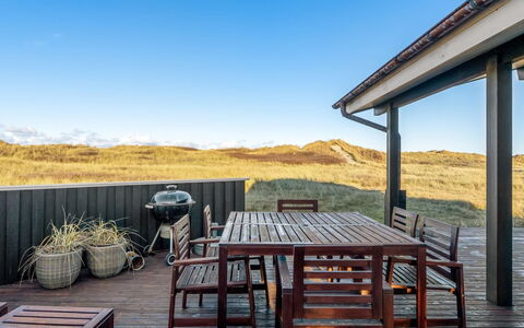 Odeta - 50M from the Sea: Verblijf, Backyard, Werf, Garden Gebouwen, Schuur, Siding, Buitenmeubels, Blokhut, Outdoor Structuur, Keet