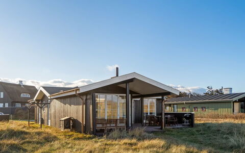Odeta - 50M from the Sea: Verblijf, Backyard, Werf, Garden Gebouwen, Schuur, Siding, Buitenmeubels, Blokhut, Outdoor Structuur, Keet