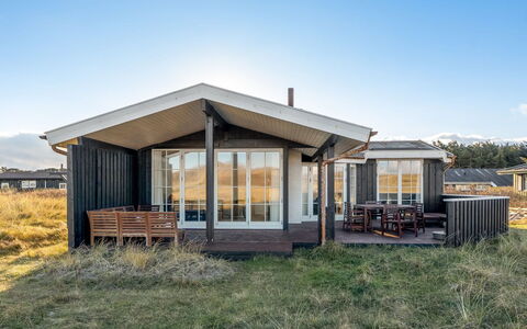 Odeta - 50M from the Sea: Verblijf, Backyard, Werf, Garden Gebouwen, Schuur, Siding, Buitenmeubels, Blokhut, Outdoor Structuur, Keet
