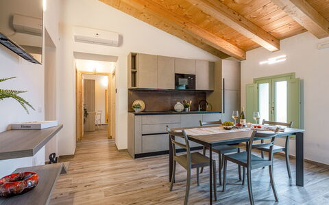 Zena Apartment: Interieur Ontwerp, Meubilair, Hout, Flooring, Plafond, Verdieping, Kamer, Huis, Countertop, Keuken
