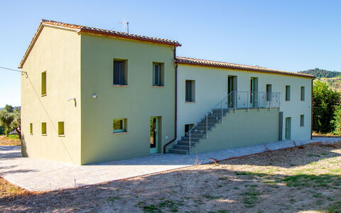 Zena Apartment: Muur, Facade, Architectuur, Huis, Woongebied, Deur, Samengesteld Materiaal, Landgoed, Balkon, Gips