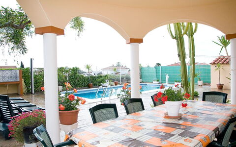 Mestral: Eigendom, Gebouw, Kamer, Onroerend Goed, Toevlucht, Vakantie, Huis, Meubilair, Restaurant, Patio