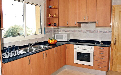 Mestral: Countertop, Cabinetry, Keuken, Kamer, Meubilair, Eigendom, Fornuis, Major Appliance, Fornuis, Interieur Ontwerp