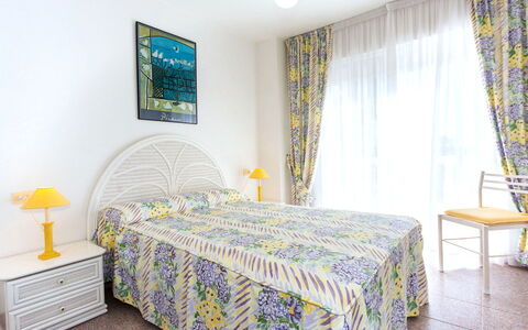 El Palmar Playa Romana: Meubilair, Eigendom, Blauw, Azure, Gebouw, Decoratie, Textiel, Venster, Verlichting, Interieur Ontwerp