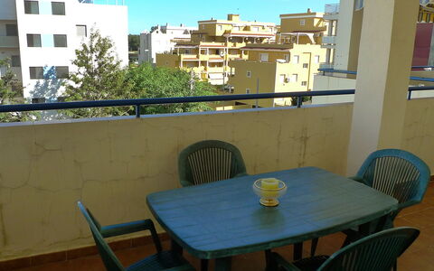 Castillo Playa: Eigendom, Kamer, Gebouw, Tafel, Meubilair, Onroerend Goed, Huis, Balkon, Architectuur, Interieur Ontwerp