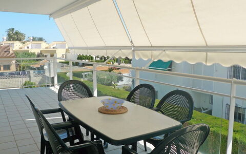 Turquesa: Eigendom, Onroerend Goed, Schaduw, Kamer, Gebouw, Tafel, Huis, Interieur Ontwerp, Veranda, Meubilair