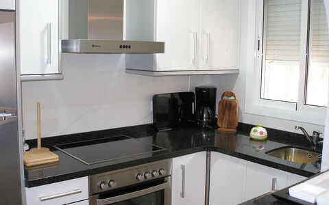 Mimosa i: Countertop, Kamer, Cabinetry, Keuken, Meubilair, Eigendom, Fornuis, Interieur Ontwerp, Tegel, Gebouw