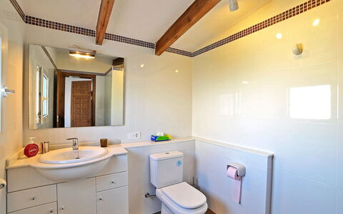 Pinomar: Badkamer, Kamer, Eigendom, Plafond, Interieur Ontwerp, Gebouw, Huis, Architectuur, Muur, Onroerend Goed