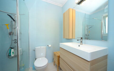 Toscal: Badkamer, Kamer, Eigendom, Kraan, Muur, Interieur Ontwerp, Loodgieterswerkinrichting, Verdieping, Bad, Architectuur