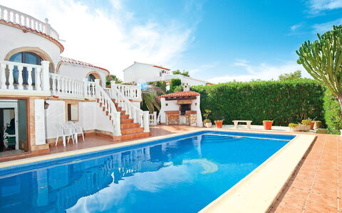 Vina: Zwembad, Eigendom, Gebouw, Onroerend Goed, Huis, Vakantie, Toevlucht, Villa, Landgoed, Huis