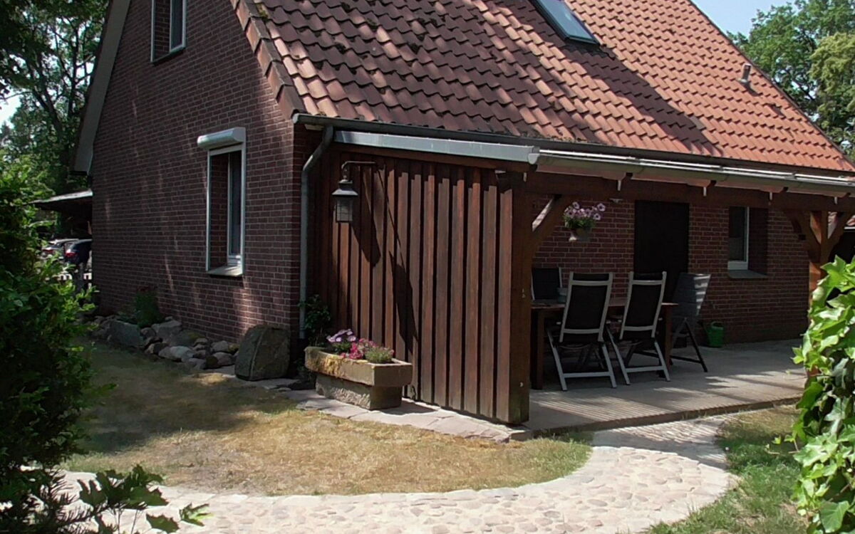 Mit Überdachter Terrasse und Carport