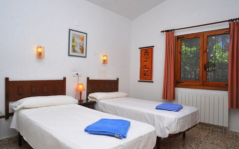 Balcon al Mar: Slaapkamer, Bed, Kamer, Meubilair, Laken, Eigendom, Bed Frame, Interieur Ontwerp, Matras, Gebouw