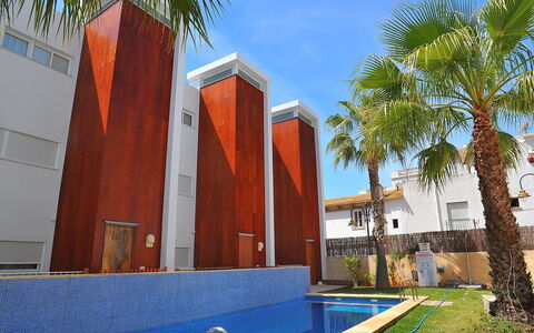 Atarazanas: Eigendom, Huis, Gebouw, Onroerend Goed, Toevlucht, Majorelle Blue, Architectuur, Woongebied, Zwembad, Boom