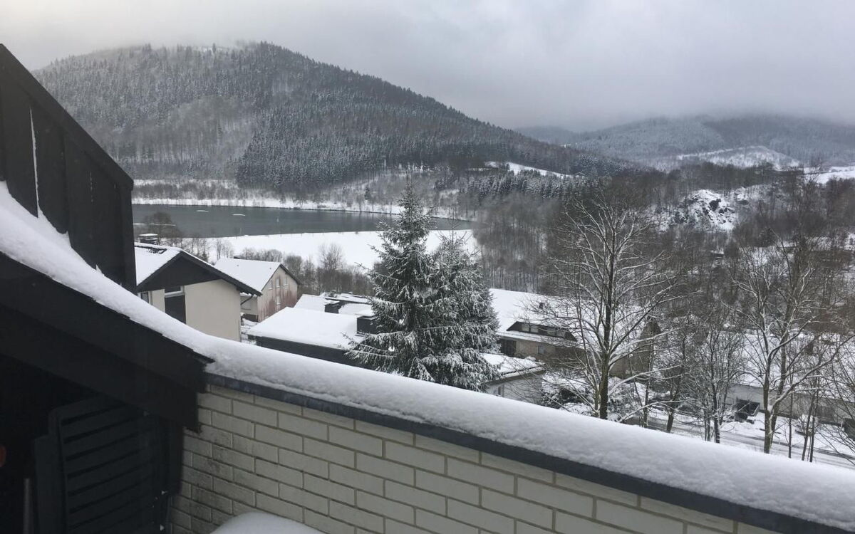 Berg- und Seeblick am Hillebachsee