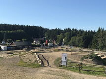 Berg- und Seeblick am Hillebachsee