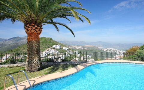 Paraje de Libertad: Zwembad, Eigendom, Toevlucht, Boom, Palmboom, Azure, Vakantie, Onroerend Goed, Badplaats, Arecales