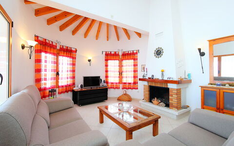 Monte Y Mar: Woonkamer, Kamer, Eigendom, Interieur Ontwerp, Meubilair, Oranje, Gebouw, Huis, Onroerend Goed, Plafond