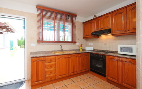 Inma: Eigendom, Kamer, Cabinetry, Keuken, Meubilair, Countertop, Gebouw, Onroerend Goed, Huis, Interieur Ontwerp