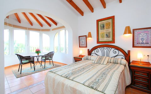Inma: Slaapkamer, Kamer, Meubilair, Eigendom, Bed, Interieur Ontwerp, Laken, Gebouw, Bed Frame, Plafond