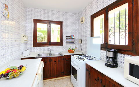 Marianne: Kamer, Eigendom, Meubilair, Countertop, Keuken, Interieur Ontwerp, Gebouw, Cabinetry, Geel, Huis
