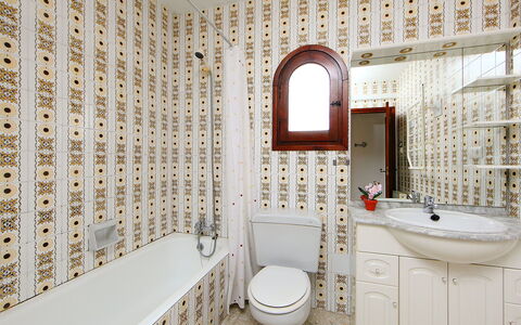 Marianne: Badkamer, Eigendom, Kamer, Interieur Ontwerp, Tegel, Onroerend Goed, Muur, Architectuur, Gebouw, Huis