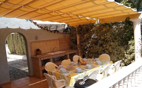 Azul: Eigendom, Gebouw, Tafel, Huis, Pergola, Patio, Kamer, Restaurant, Backyard, Meubilair
