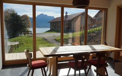 Landgut mit Blick auf das Wasser