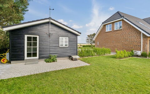 Fridhild - 150M to the Fjord: Verblijf, Backyard, Werf, Garden Gebouwen, Schuur, Siding, Buitenmeubels, Blokhut, Outdoor Structuur, Keet