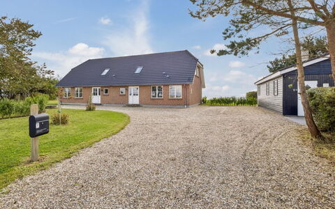 Fridhild - 150M to the Fjord: Verblijf, Backyard, Werf, Garden Gebouwen, Schuur, Siding, Buitenmeubels, Blokhut, Outdoor Structuur, Keet