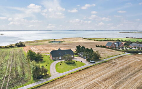 Fridhild - 150M to the Fjord: Verblijf, Backyard, Werf, Garden Gebouwen, Schuur, Siding, Buitenmeubels, Blokhut, Outdoor Structuur, Keet