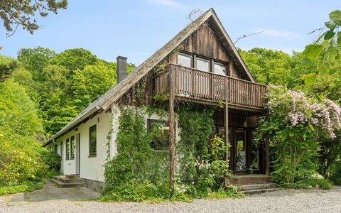 Mirija - 350M from the Sea: Hout, Huis, Veranda, Dek, Hardwood, Dak, Beits, Houten Vloer, Eco Hotel