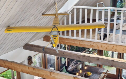 Mirija - 350M from the Sea: Hout, Huis, Veranda, Dek, Hardwood, Dak, Beits, Houten Vloer, Eco Hotel